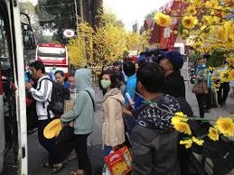 Tiễn 1.000 thanh niên công nhân về quê đón Tết