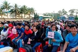 TPHCM: Tiễn công nhân về quê đón tết Giáp Ngọ 2014