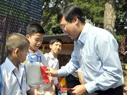 Trẻ em có hoàn cảnh đặc biệt khó khăn tham gia chương trình “Tổ ấm ngày xuân”