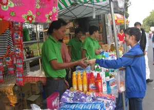 Tăng cường xe bán hàng lưu động để ngăn chặn khan hiếm hàng giả tạo trên thị trường TPHCM