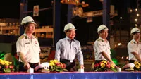 Bí thư Thành ủy TPHCM chúc tết và phát lệnh làm hàng ở cảng Cát Lái