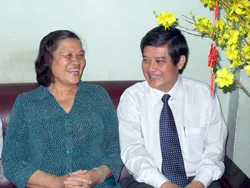 Lãnh đạo thành phố thăm và chúc Tết các văn nghệ sĩ, trí thức, bí thư cấp ủy khu phố
