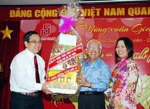 Chủ tịch UBND TPHCM thăm, chúc tết Liên hiệp HTX Thương mại TPHCM