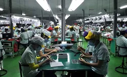 Ổn định việc làm và thu nhập là mong muốn hàng đầu của người lao động