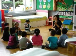 Không được dạy thêm ngoại ngữ cho trẻ trong trường mầm non