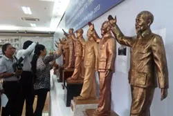 Tượng Bác Hồ đặt trước trụ sở UBND TP.HCM sẽ hoàn thành vào tháng 3.2015