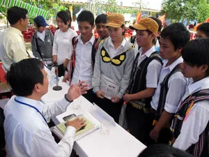 Tư vấn tuyển sinh ĐH-CĐ: Từ thụ động chuyển sang hướng nghiệp chủ động
