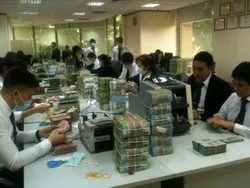 Ngày đầu hạ lãi suất: giao dịch vẫn ổn định