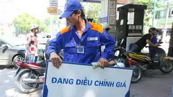 Giá xăng tăng 180 đồng/lít từ 12 giờ trưa nay 19/3