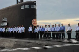 Đoàn đại biểu lãnh đạo TPHCM thăm tàu ngầm mang tên TPHCM - HQ- 183