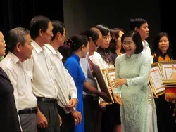 TPHCM tổng kết chương trình giảm nghèo tăng hộ khá giai đoạn III 2009-2015