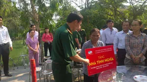 Viettel trao tặng nhà tình nghĩa cho các gia đình chính sách nghèo