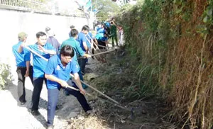 Công trình thanh niên quận 2 bê tông hóa tuyến đường Trịnh Khắc Lập