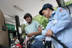 Sao không công bố tăng giá xăng dầu sau Lễ?