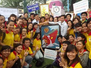 Sức trẻ thành phố anh hùng