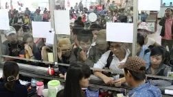 Lượng hành khách về quê nghỉ lễ tăng gấp đôi gây ùn ứ tại các bến xe tại TP.HCM