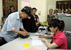 Tăng tuổi hưu để tránh vỡ quỹ BHXH