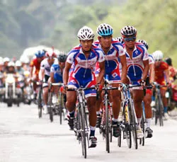 Kết thúc cuộc đua xe đạp Về Điện Biên Phủ 2014: Hành trình tri ân, nghĩa tình, quyết thắng