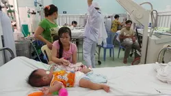 Dịch sởi chưa qua, tay chân miệng đã đến