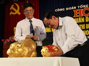 Khui heo đất gây quỹ học bổng Nguyễn Đức Cảnh năm 2014