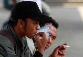 Việt Nam nằm trong nhóm 15 nước có số người hút thuốc là nhiều nhất thế giới