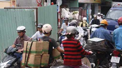 TPHCM: Yêu cầu thực hiện nghiêm quy định thi công đường đối với dự án cấp bách