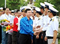 Đẩy mạnh hoạt động xung kích của tuổi trẻ hướng về biển, đảo