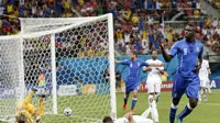 Siêu Mario giúp Ý hạ gục Anh