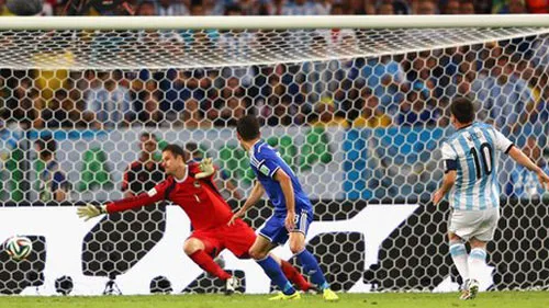 Messi tung tuyệt chiêu Argentina hạ Bosnia-Hercegovina