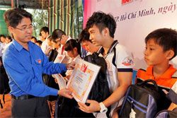 Trên 28 tỷ đồng dành cho hoạt động xã hội nhân đạo năm học 2013-2014
