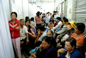 Bệnh thông thường cũng vượt tuyến, nguyên nhân gây quá tải