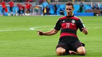 Klose xô ngã kỷ lục ghi bàn của Ronaldo