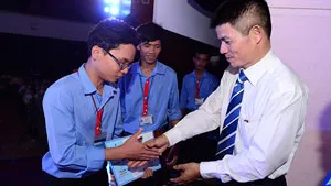 Trao học bổng “Xây mái ấm tương lai”