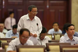 Thủ tục hành chính còn phiền hà; ô nhiễm môi trường trong khu dân cư còn nghiêm trọng