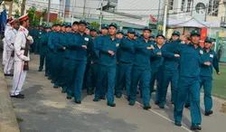 Dân quân tự vệ: Điểm tựa vững chắc của nhân dân -b Những chiến sĩ sao vuông của TP anh hùng /b