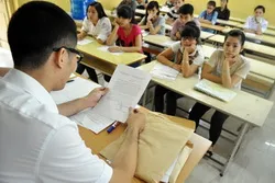 Thí sinh làm thủ tục dự thi Cao đẳng