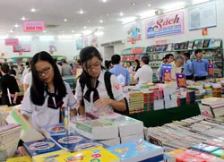 Hội sách Giá đặc biệt 2014 tại TPHCM