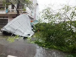 Bão số 2 đổ bộ: Các tỉnh Bắc Bộ mưa rất to, gió giật mạnh
