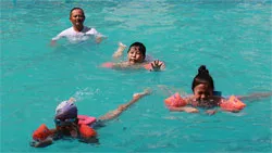 Thành đoàn triển khai chương trình dạy bơi cho 30.000 trẻ em