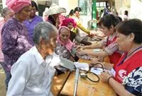 500 người nghèo và gia đình chính sách ở Tây Ninh được tặng quà và khám chữa bệnh miễn phí