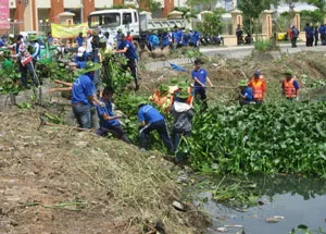 Chiến sĩ Mùa hè xanh chung tay vì dòng kênh xanh của TPHCM
