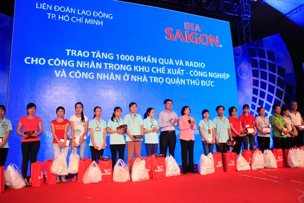 Radio – người bạn tinh thần của công nhân lao động