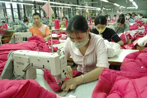 Cải thiện điều kiện làm việc cho lao động nữ trong ngành dệt may-da giày