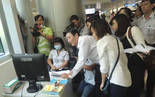 Tăng cường kiểm tra hoạt động phòng chống dịch Ebola tại sân bay Tân Sơn Nhất