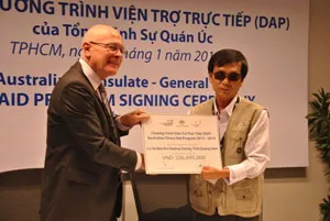 Tổng lãnh sự quán Úc phát động chương trình viện trợ trực tiếp 2014-2015