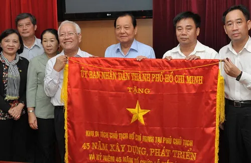 Bí thư Thành ủy Lê Thanh Hải dâng hương tưởng niệm Chủ tịch Hồ Chí Minh