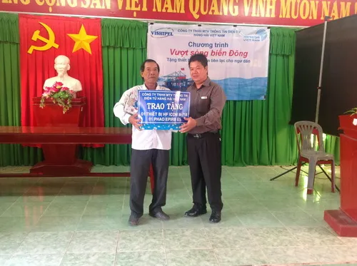 Hỗ trợ ngư dân Bến Tre gặp nạn