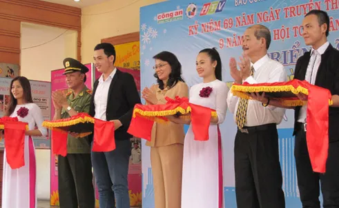 Triển lãm ảnh kỷ niệm 15 năm gương sáng phố phường