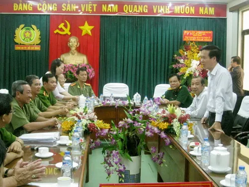 Phó Bí thư Thường trực Thành ủy Võ Văn Thưởng thăm các đơn vị công an