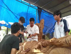 Hãy mở rộng vòng tay!